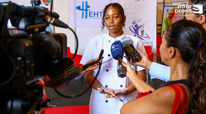 Janice Barbosa, aluna da EHTCV vence concurso internacional da gastronomia cabo-verdiana