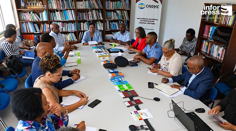 Comissão Nacional para os Direitos Humanos reúne-se para avaliar desafios e anuncia preparação do III Plano Nacional