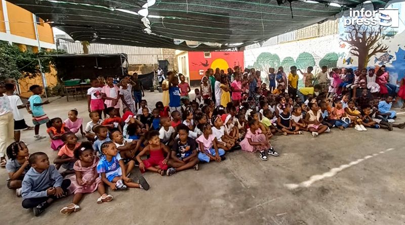 Associação dos Escuteiros de Cabo Verde leva espírito natalício a crianças de escola primária de Ponta d’Água