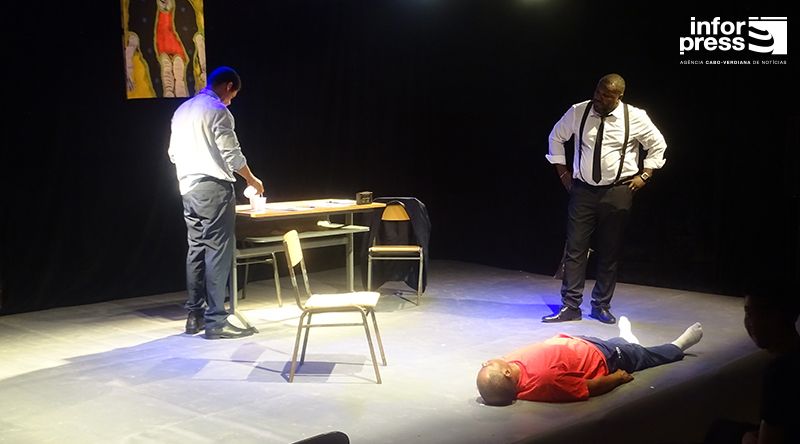 Ilha do Sal: Peça "A Desclarificação" abre festival SalEncena com “comédia sombria” e reflexão social