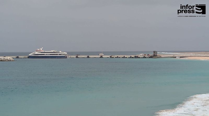 Maio: Abastecimento da ilha continua condicionado devido à inoperacionalidade da rampa metálica do porto de Porto Inglês