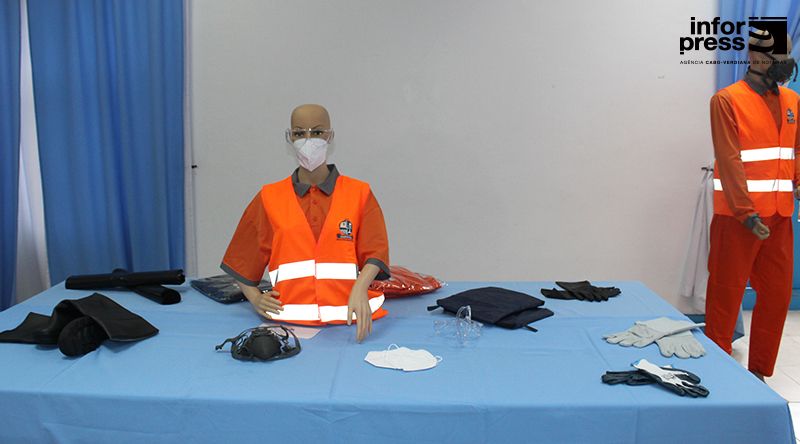Câmara Municipal da Praia reforça fiscalização com motas para controlar contentores de lixo