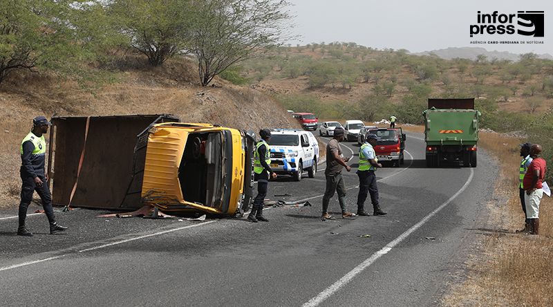 São Domingos: Dois feridos ligeiros em acidente de viação nas imediações da rotunda de Ribeirão Chiqueiro
