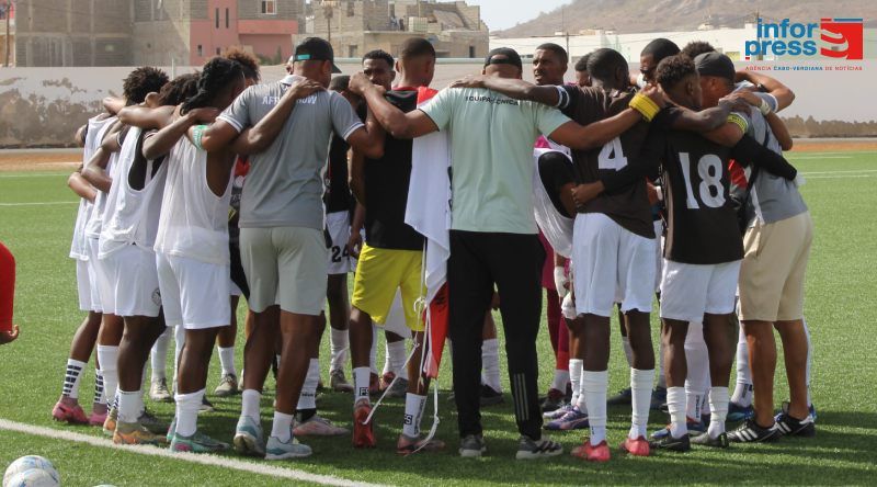 Futebol/Campeonato CV: Treinador do África Show antevê "grande jogo" com Académica do Porto Novo