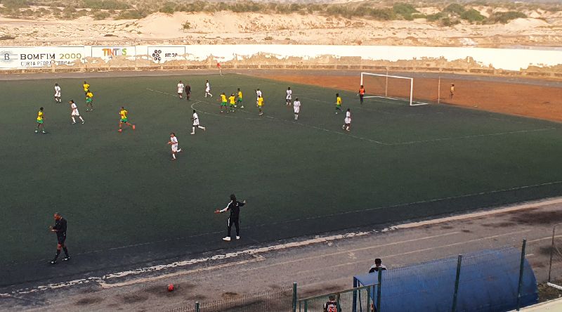 Futebol/Boa Vista: Africa Show vence o Desportivo (2-1) e deixa ao "rubro" o campeonato 