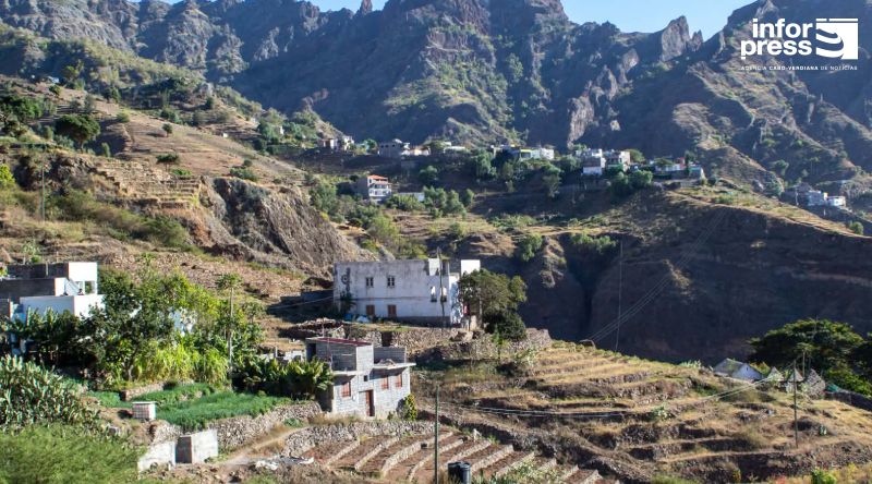 Porto Novo: Autarquia garante campo de futebol de sete em Alto Mira