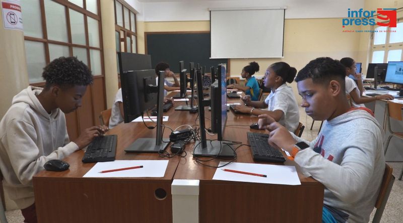 São Vicente: Alunos do 9.º e 10.º anos realizam “teste PISA” para avaliar sistema educativo cabo-verdiano