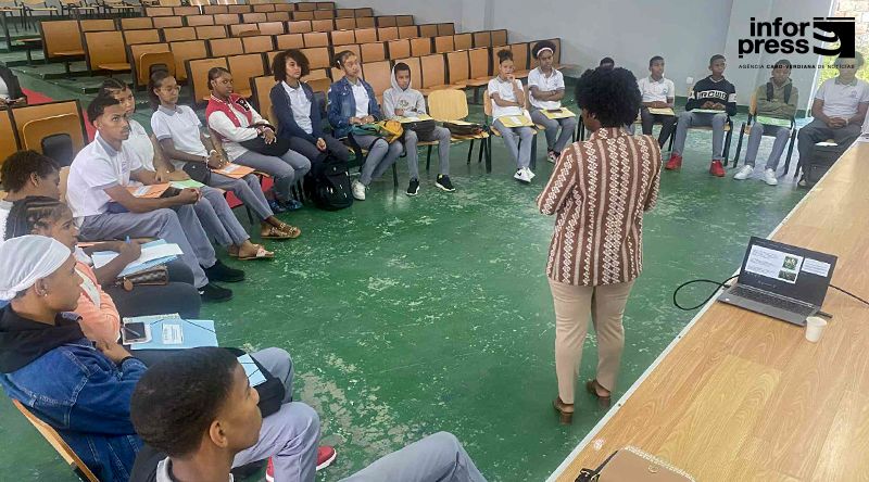 Brava: Ministério da Saúde capacita educadores de pares para prevenção do tabagismo em escolas