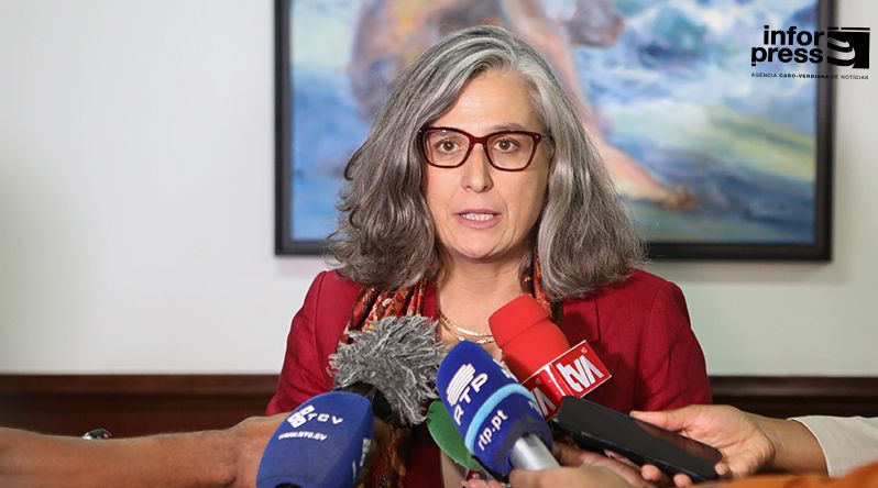 Directora executiva da ONU-Habitat satisfeita com resultados dos projectos implementados no Centro Comunitário de Água Funda