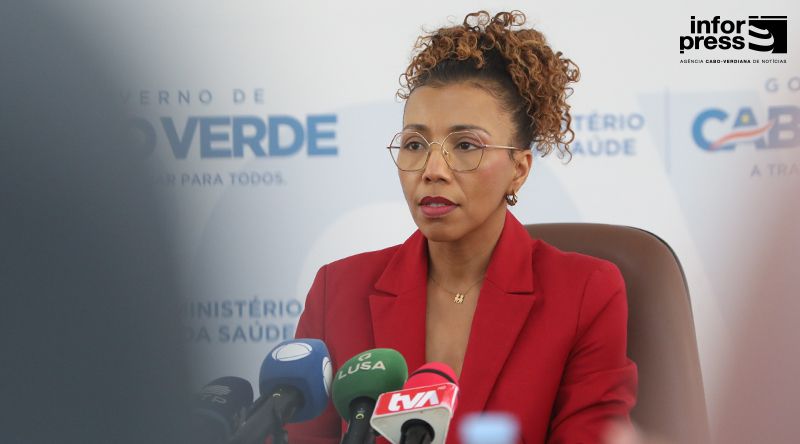Dois pacientes de cruzeiro ancorado na Praia repatriados esta quarta-feira