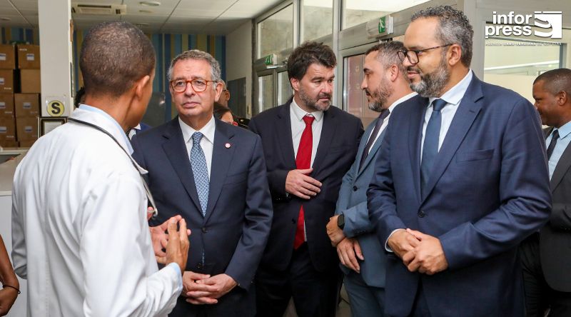 Presidente português defende reforço da cooperação na saúde para reduzir evacuações de doentes cabo-verdianos para Portugal