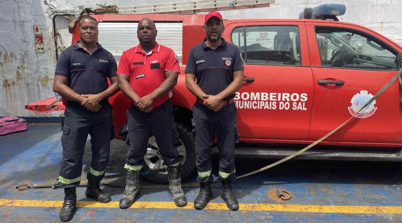 Ilha do Sal : Autarquia salense envia três bombeiros municipais e uma viatura para apoio a São Vicente após onda tropical