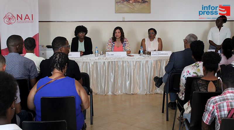 Criação da associação de apoio a pessoas com deficiência no ensino superior e profissional complementa acção do Governo - governante