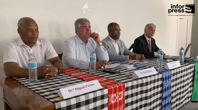 Portugal: Apresentador classifica de factuais temas abordados no livro de Francisco Carvalho