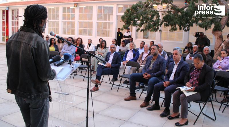 São Vicente: Volume IV do “No Ofício do bem comum” dado à estampa no Mindelo como obra de pensamento e de compromisso ético – apresentador