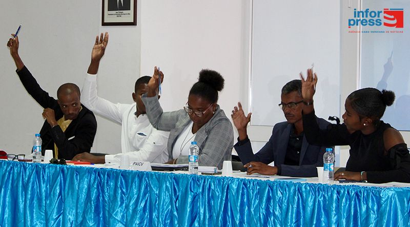 Maio: Assembleia Municipal aprova instrumentos de gestão da câmara municipal para 2025