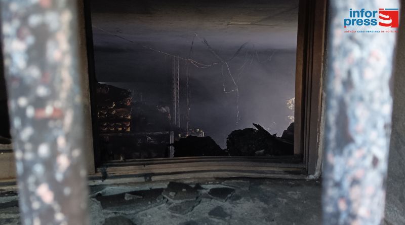 São Filipe: Incêndio destrói armazém da Casa Comercial Cíntia I no centro histórico da cidade