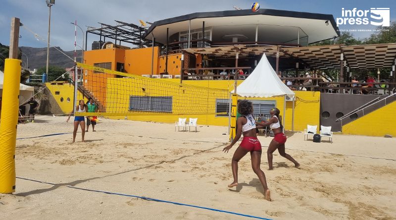 São Vicente: Vento forte condiciona arranque do campeonato nacional de beach vólei na Laginha