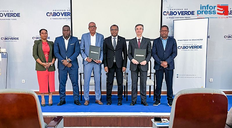 Cabo Verde e EduQA assinam contrato para implementação do PISA Escolar