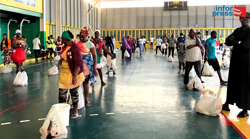 Ramadão inspira acção solidária que apoia mais de uma centena de pessoas no Bairro Craveiro Lopes