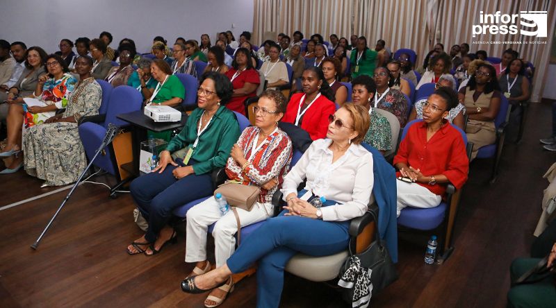 Ex-autarca Jassira Monteiro eleita presidente da Associação das Mulheres Democratas