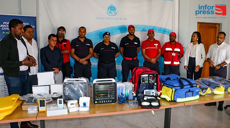 Ilha do Sal: Autarquia reforça bombeiros com novos equipamentos graças a parceiros locais