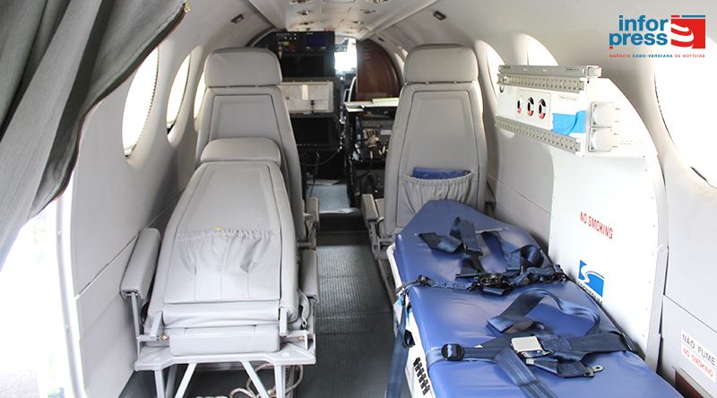 Primeiro-ministro considera que avião da Guarda Costeira reforça sistema de evacuações médicas no país  