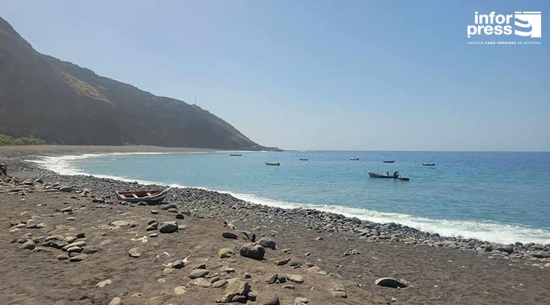 Porto Novo: Iate com motores avariados e velas danificados obrigado a ancorar na Praia Formosa