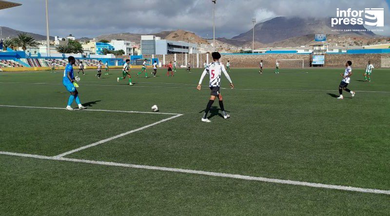 Futebol/São Vicente: Batuque e Falcões do Norte anulam-se (0-0) e decidem liguilha no sábado
