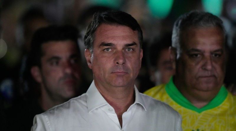 Flávio Bolsonaro diz que vai pedir anulação das eleições