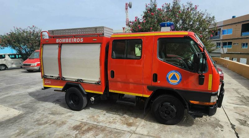 Mosteiros: Serviço Municipal de Protecção Civil recebe nova ambulância através de geminação com município de Anadia