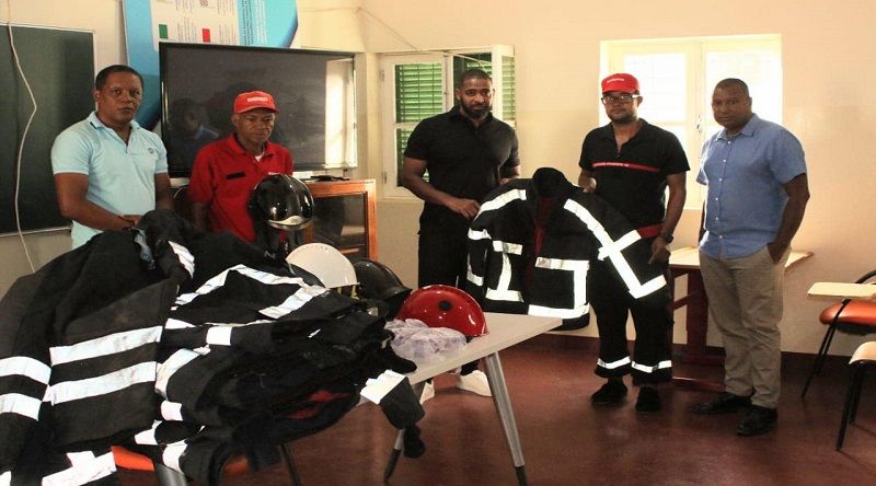 Porto Novo: Bombeiros voluntários recebem equipamentos doados por emigrantes