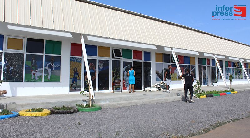 Nova sede do COC aposta em materiais reciclados e soluções sustentáveis para servir comunidade local