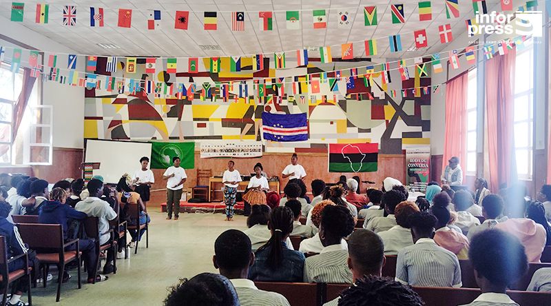 Mais de 200 alunos do Liceu Domingos Ramos participaram de uma conversa aberta sob o tema “Geopolíticas Pan-Africanismo”