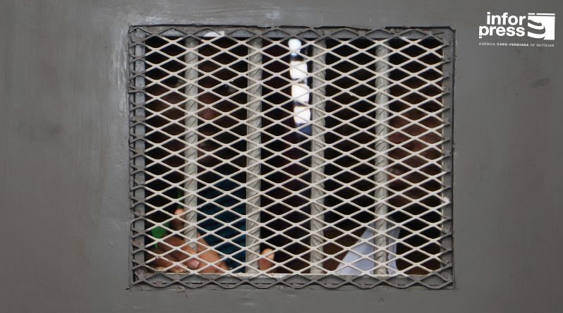 Tribunal aplica prisão preventiva a dois suspeitos de crimes sexuais em Santa Catarina