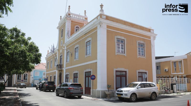 Câmara da Praia reforça bolsas de estudo para os Açores beneficiando 19 estudantes
