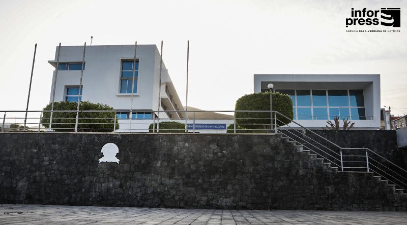 Câmara de Santa Catarina do Fogo congratula Adega Chã por distinção do vinho Chã Tinto 2024