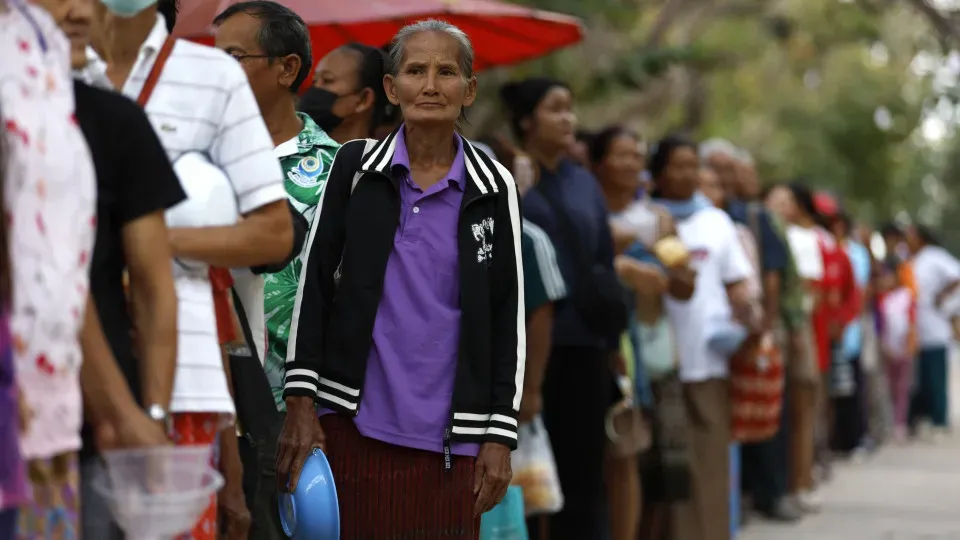 Camboja e Tailândia assinam "cessar-fogo" no conflito fronteiriço