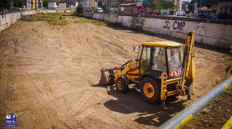 Câmara da Praia reforça limpeza urbana com megacampanha na ribeira Vila Nova - Lém Ferreira