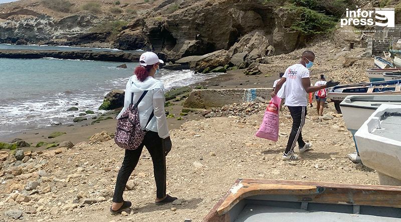Brava: Cruz Vermelha promove campanha de limpeza na praia de Cadjetinha