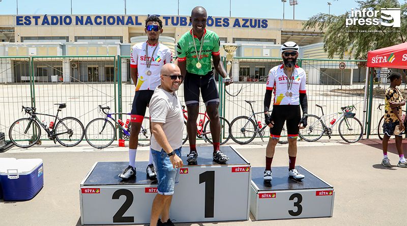 Ciclismo/Santiago Sul: Luís Ribeiro conquista título regional e garante presença no campeonato nacional