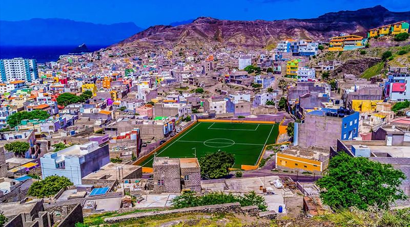 São Vicente: Moradores de Madeiralzinho realizam protesto para melhores condições do campo de futebol