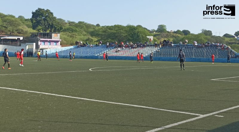 Futebol/Fogo: Desportivo e Nova Era na liderança do regional do segundo escalão 