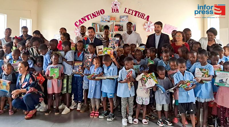 São Lourenço dos Órgãos: Escola de Órgãos Pequenos recebe Cantinho de Leitura num projecto para promover a educação em Cabo Verde