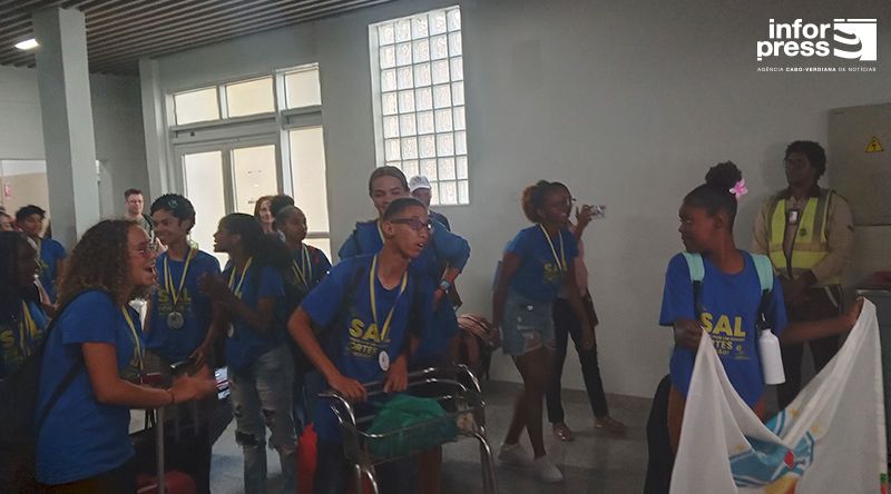 Ilha do Sal: Caravana do Sal recebida com festa no aeroporto Amílcar Cabral depois de conquistar mais uma edição das ODE
