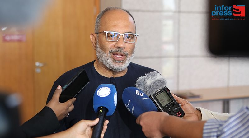 Carlos Lopes alerta para “reafirmação do autoritarismo” em África e crise de representatividade política