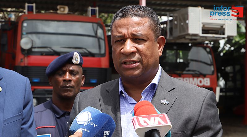 Fogo/Brava: Ministro da Administração Interna visita estruturas de segurança e protecção civil