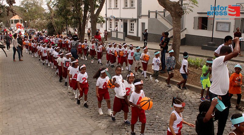 Brava/Carnaval: Desfile do pré-escolar e escola básica deu as boas-vindas ao carnaval na “Ilha das Flores”