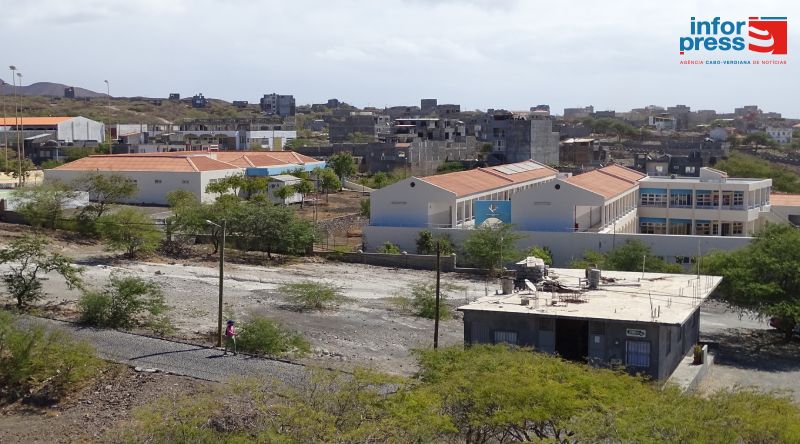 Porto Novo: Moradores do complexo habitacional Casa para Todos reinvindicam passeios na estrada de acesso