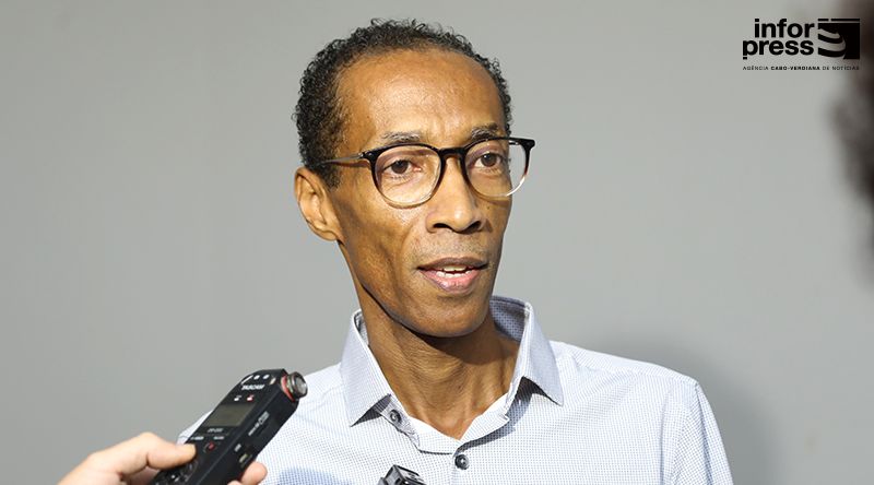 Casimiro de Pina anuncia candidatura presidencial e alerta para “subversão constitucional” em Cabo Verde